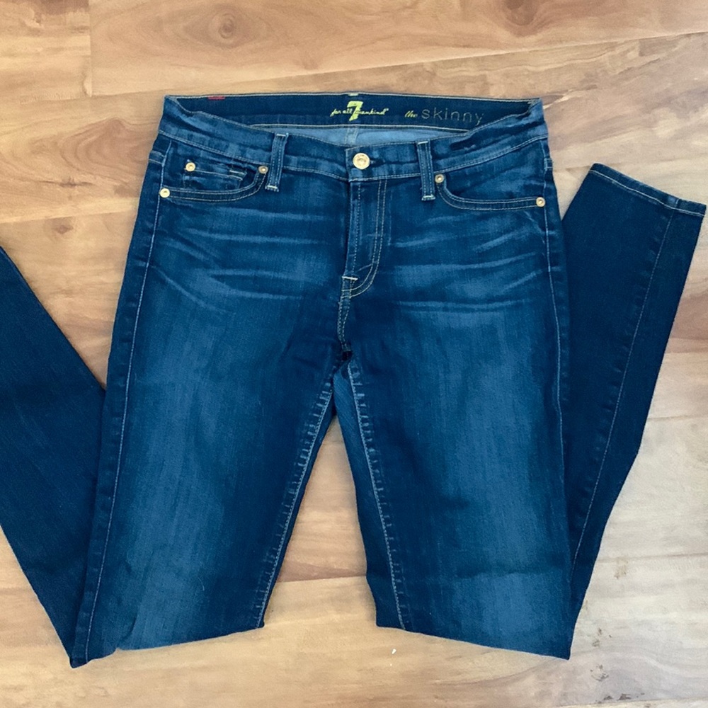 7 For All Mankind Skinny Jeans. Size 29